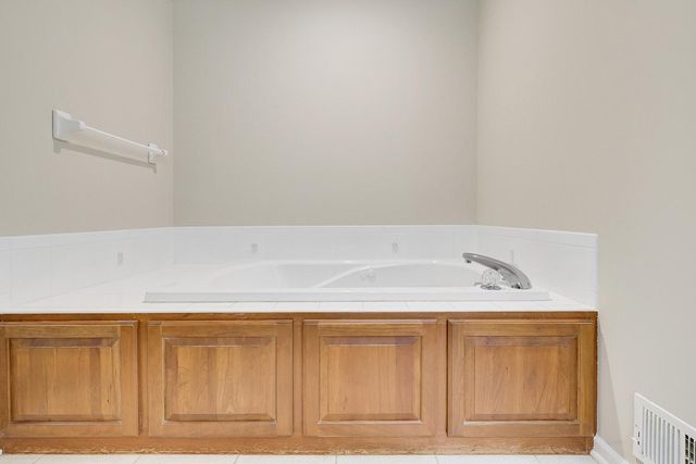 8313 Essex Road, Chanhassen, MN 55317