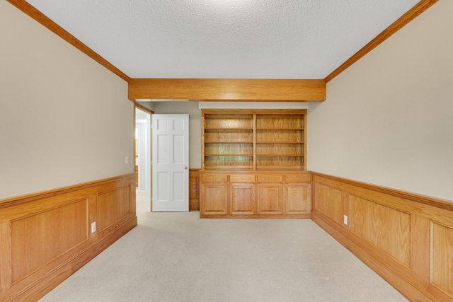 8313 Essex Road, Chanhassen, MN 55317