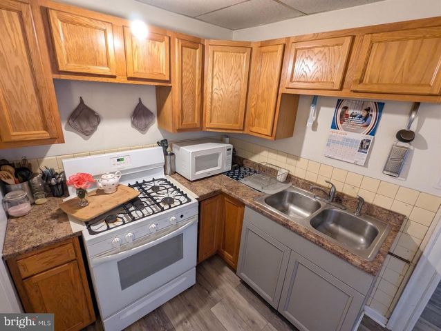 820 E MARKET ST, York, PA 17403