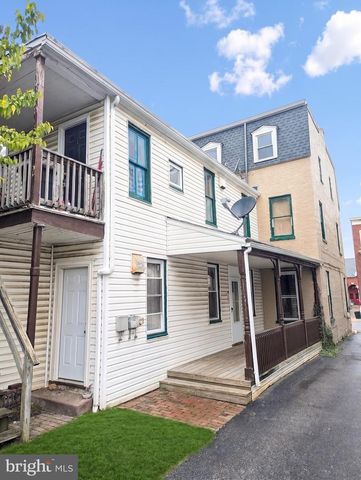820 E MARKET ST, York, PA 17403