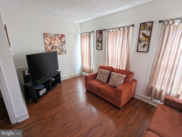 820 E MARKET ST, York, PA 17403