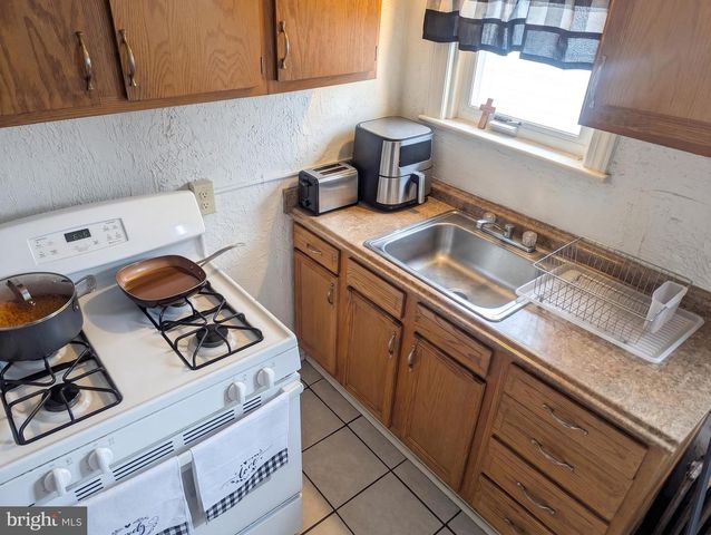 820 E MARKET ST, York, PA 17403