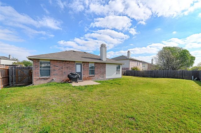 950 White Dove Drive, Arlington, TX 76017