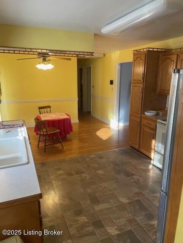 2312 Thistledawn Dr, Louisville, KY 40216