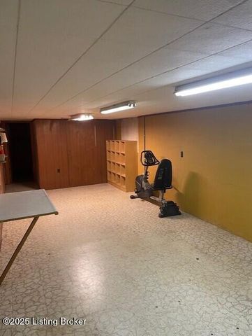 2312 Thistledawn Dr, Louisville, KY 40216