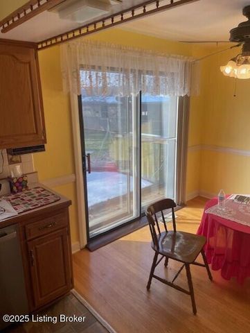 2312 Thistledawn Dr, Louisville, KY 40216