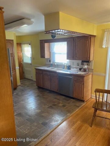 2312 Thistledawn Dr, Louisville, KY 40216