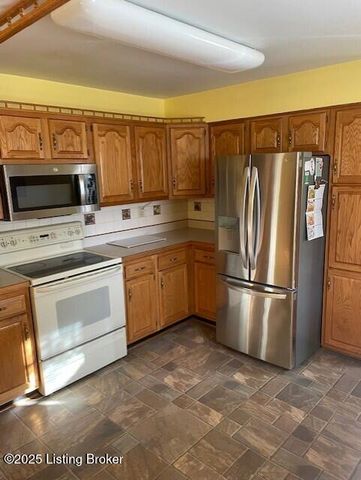 2312 Thistledawn Dr, Louisville, KY 40216