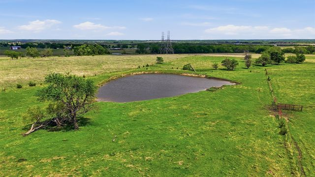 562 Lazy S Ranch Road, Gunter, TX 75058