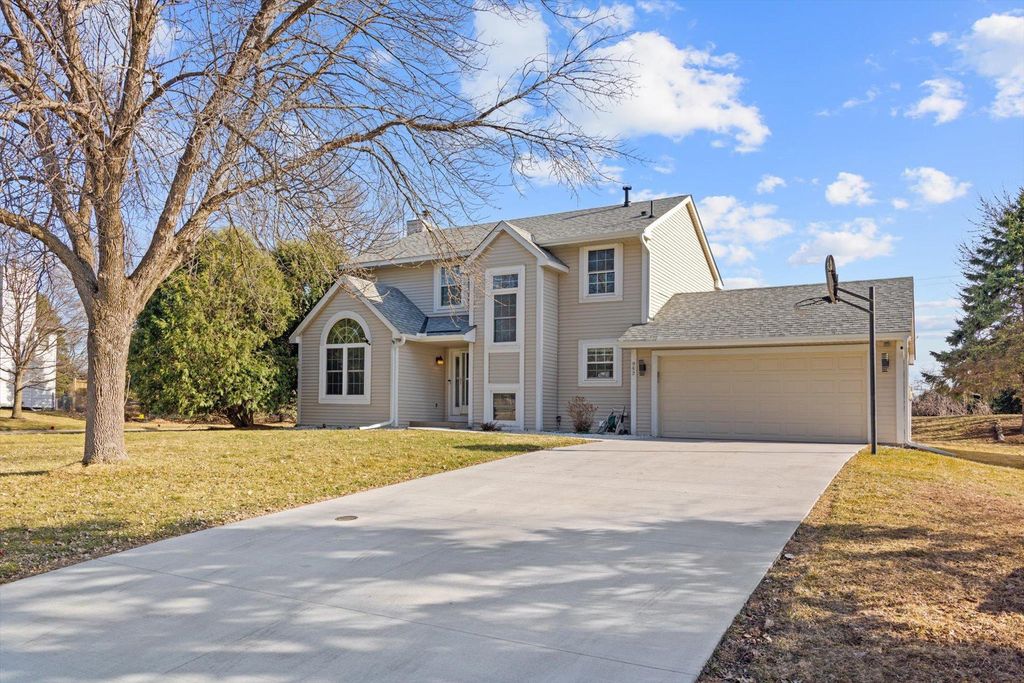 952 Moonlight Drive, Woodbury, MN 55125 — exterior