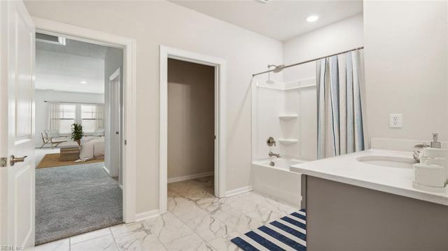 2017 Barton LN, Chesapeake, VA 23322