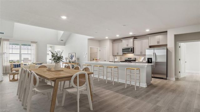 2017 Barton LN, Chesapeake, VA 23322