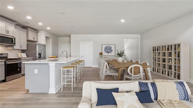 2017 Barton LN, Chesapeake, VA 23322