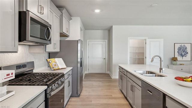 2017 Barton LN, Chesapeake, VA 23322