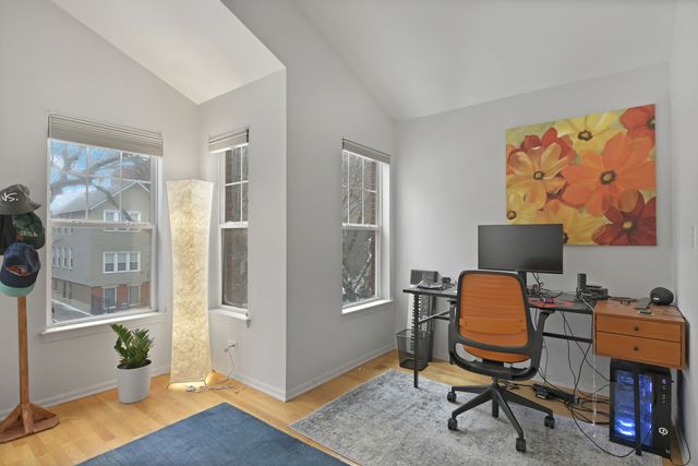 335 W Evergreen Avenue, Chicago, IL 60610