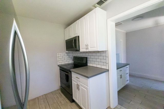 711 Vinewood Ave, Roseville, CA 95678