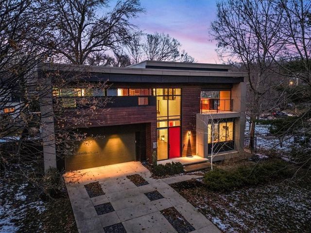 3906 W 69th Street, Prairie Village, KS 66208