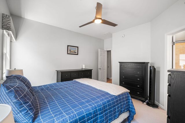 1123 W Grace Street 1E, Chicago, IL 60613
