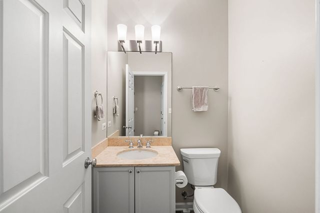 1123 W Grace Street 1E, Chicago, IL 60613