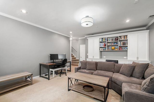1123 W Grace Street 1E, Chicago, IL 60613