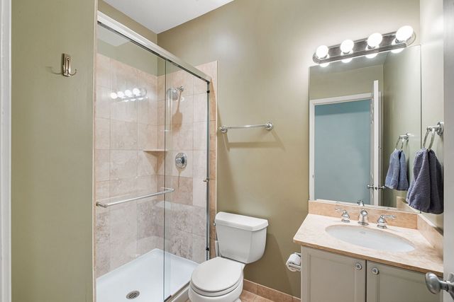 1123 W Grace Street 1E, Chicago, IL 60613