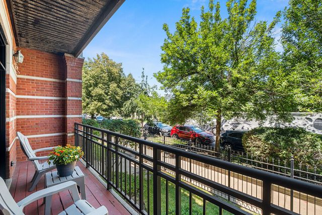 1123 W Grace Street 1E, Chicago, IL 60613