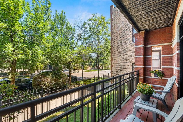 1123 W Grace Street 1E, Chicago, IL 60613