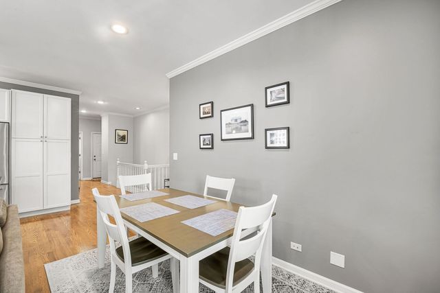 1123 W Grace Street 1E, Chicago, IL 60613