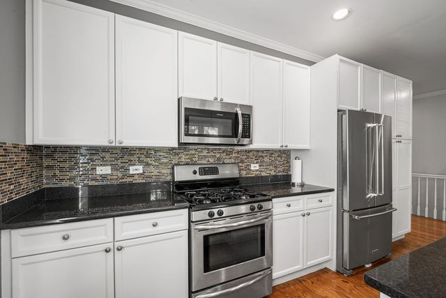 1123 W Grace Street 1E, Chicago, IL 60613