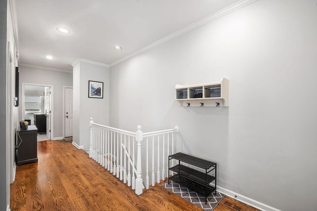 1123 W Grace Street 1E, Chicago, IL 60613