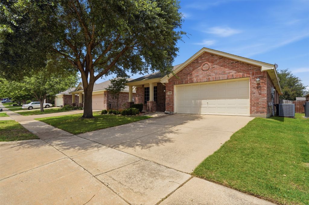 5708 Calf Creek Drive, Fort Worth, TX 76179