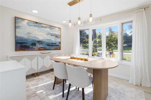 12 Kenmore Way, Lincoln, RI 02908
