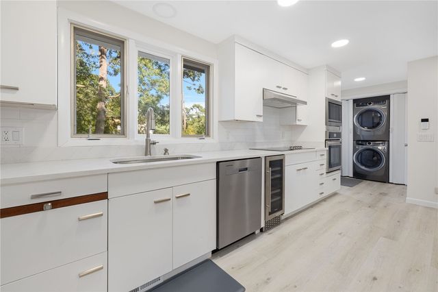 12 Kenmore Way, Lincoln, RI 02908