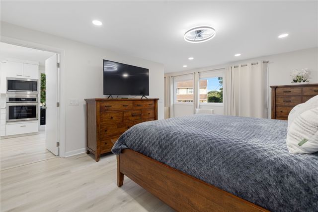 12 Kenmore Way, Lincoln, RI 02908