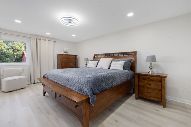 12 Kenmore Way, Lincoln, RI 02908