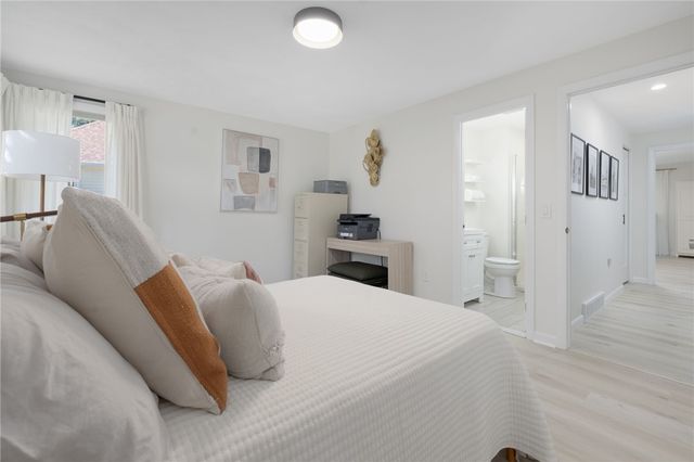 12 Kenmore Way, Lincoln, RI 02908