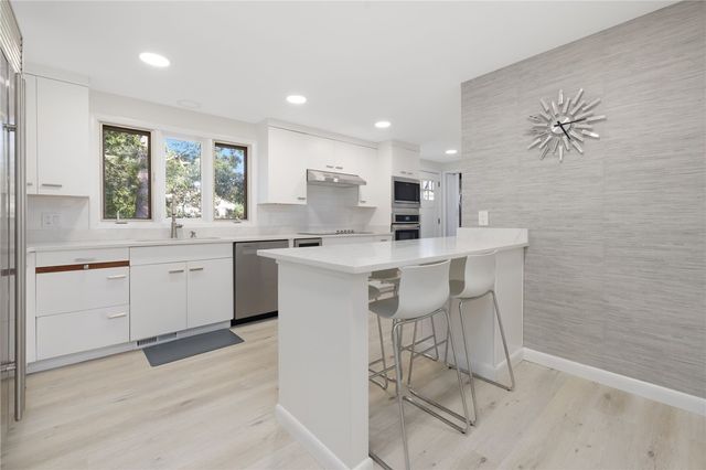 12 Kenmore Way, Lincoln, RI 02908