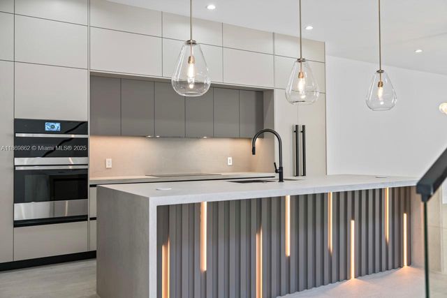 1318 NE 16th Ter, Fort Lauderdale, FL 33304