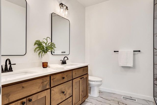 935 Crockett DRIVE, Holmen, WI 54636