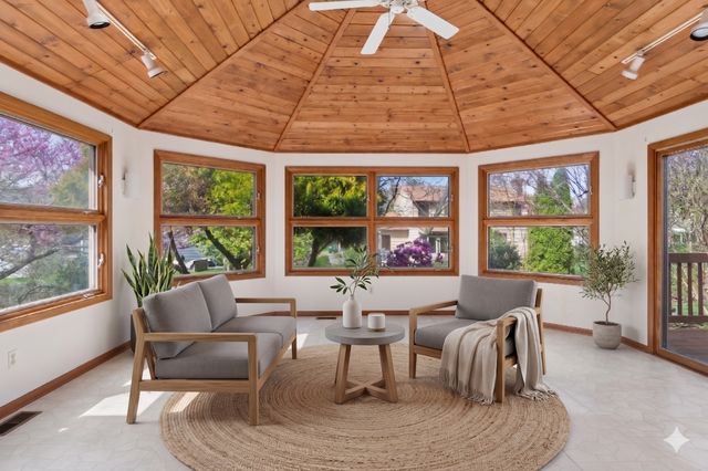 418 Churchill Court, Batavia, IL 60510