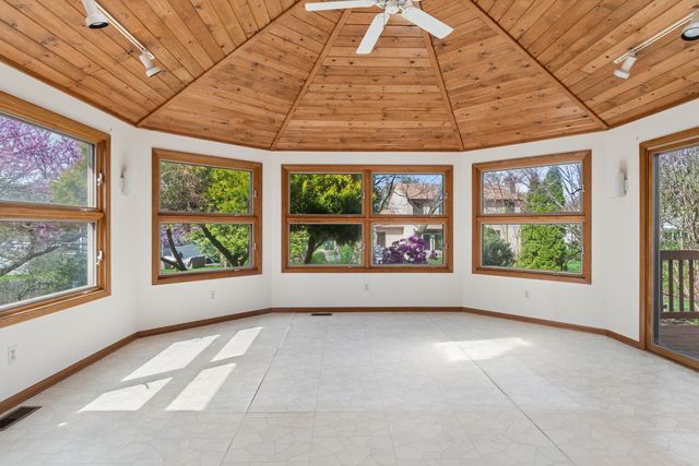 418 Churchill Court, Batavia, IL 60510