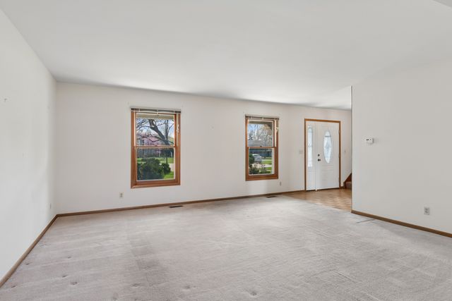 418 Churchill Court, Batavia, IL 60510