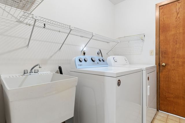 418 Churchill Court, Batavia, IL 60510