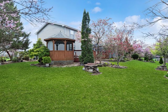 418 Churchill Court, Batavia, IL 60510