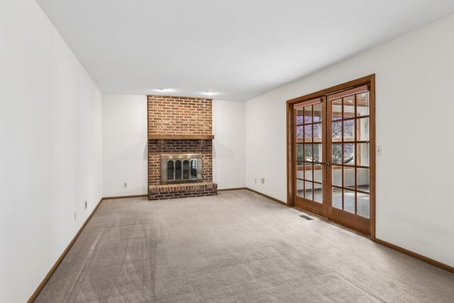 418 Churchill Court, Batavia, IL 60510