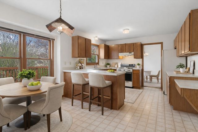 418 Churchill Court, Batavia, IL 60510