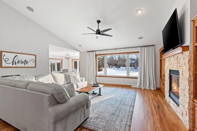 2446 REGINALD, De Pere, WI 54115