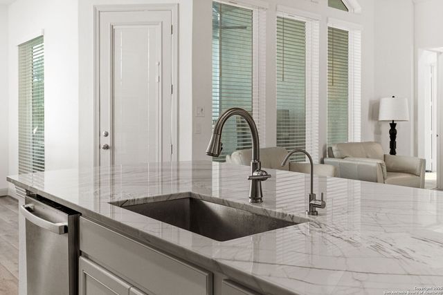 221 Vamanos, Boerne, TX 78006