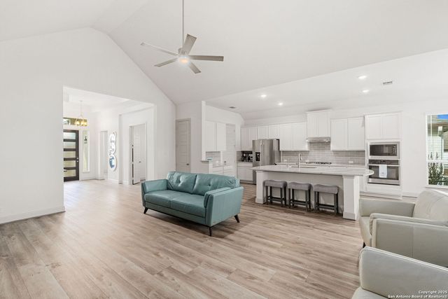 221 Vamanos, Boerne, TX 78006