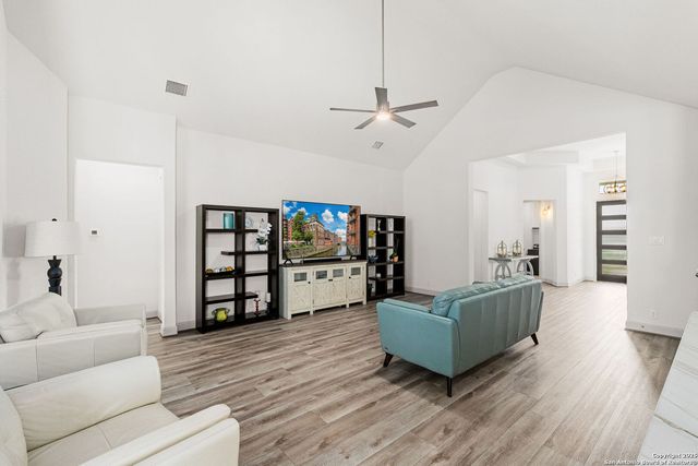 221 Vamanos, Boerne, TX 78006